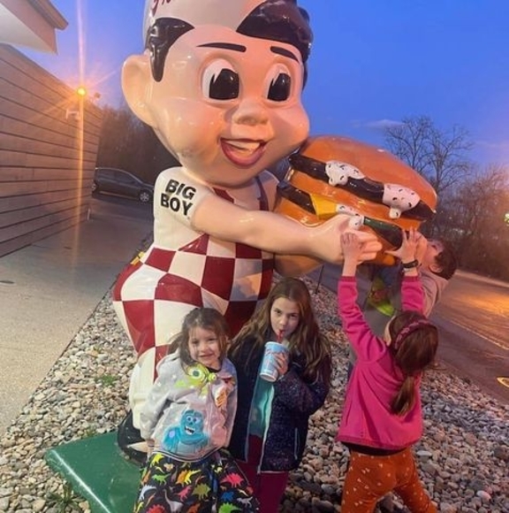 Meet your Posher, Goldie - Picture 1 of 1